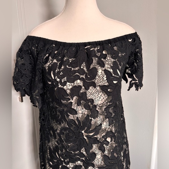 Black Off-Shoulder Flutter Sleeve Sheath Coverup Muche & Muchette - Picture 2 of 6